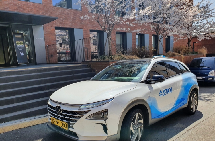 [From the Scene] Perks of being a hydrogen taxi driver