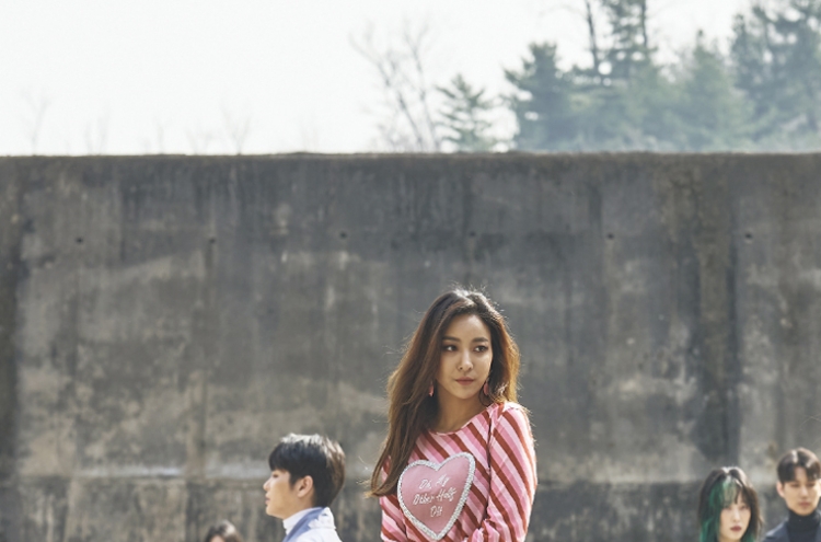 Retro looks, Korean beauty set trends at Seoul Fashion Week