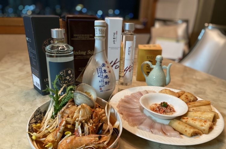 [Weekender] Tired of green-bottle rotgut, drinkers turn to traditional soju