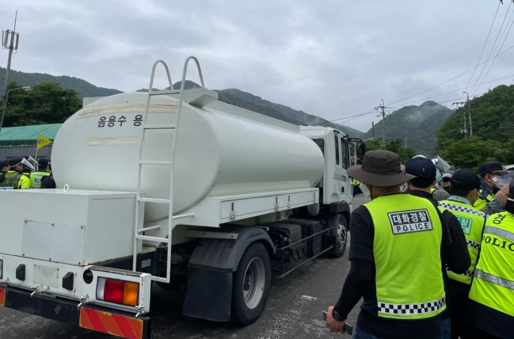 Military brings construction materials, daily necessaries onto THAAD base