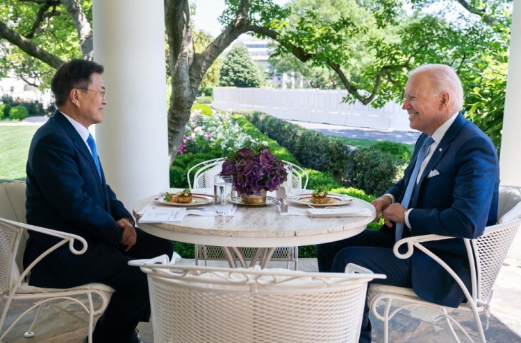 [Newsmaker] Crab cakes served as main lunch course for Moon and Biden