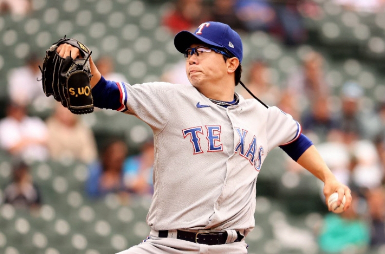 Rangers' Yang Hyeon-jong yanked early in loss to Mariners