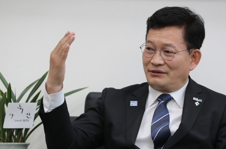 Ruling party chief hints at Samsung scion's pardon