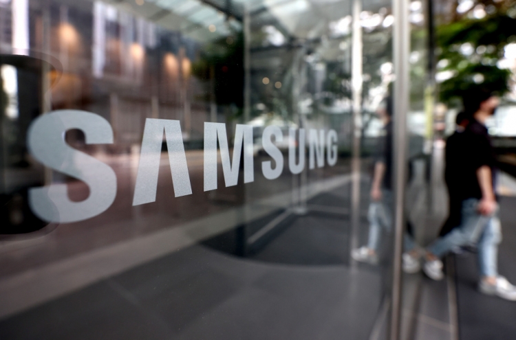 [Exclusive] Government preparing Moderna vaccine for Samsung, SK, LG employees