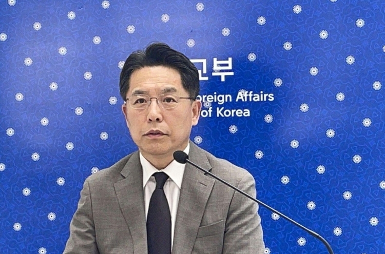 Seoul nuke envoy stresses need to resolve N.K. issue through dialogue