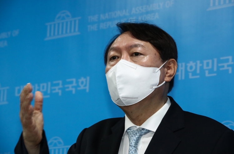 [Newsmaker] Yoon jittery over falling poll ratings