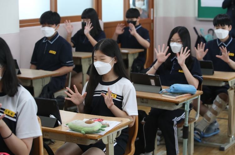 Education ministry plans to use supplementary budget to reduce classroom crowding amid pandemic