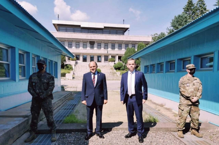 Defense chiefs of S. Korea, Britain agree to strengthen cooperation