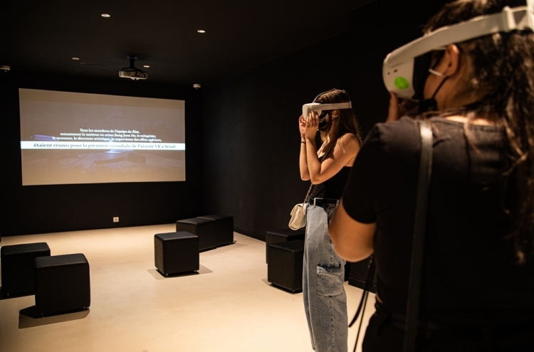 Exhibition displaying VR content on Oscar-winning “Parasite” kicks off in Paris