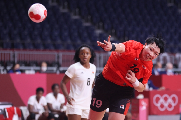 [Tokyo OIympics] S. Korea inches closer to women's handball quarterfinals after draw vs. Angola