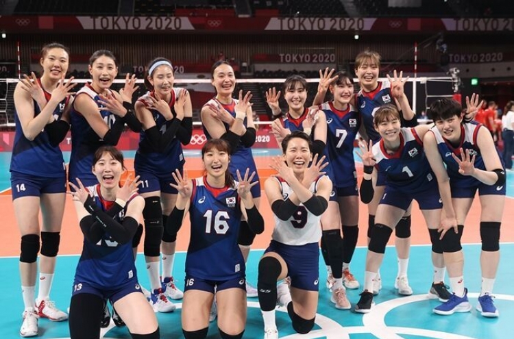 [Tokyo Olympics] Volleyball players thrive under hard-working, adaptable coach
