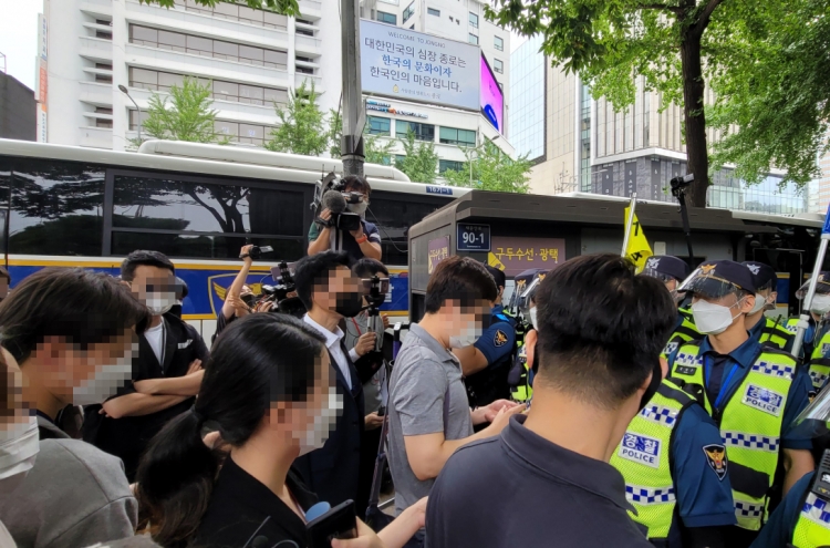 Police block Liberation Day rallies by conservatives