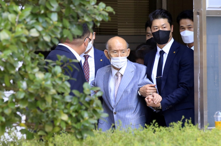 Ex-President Chun hospitalized for medical treatment