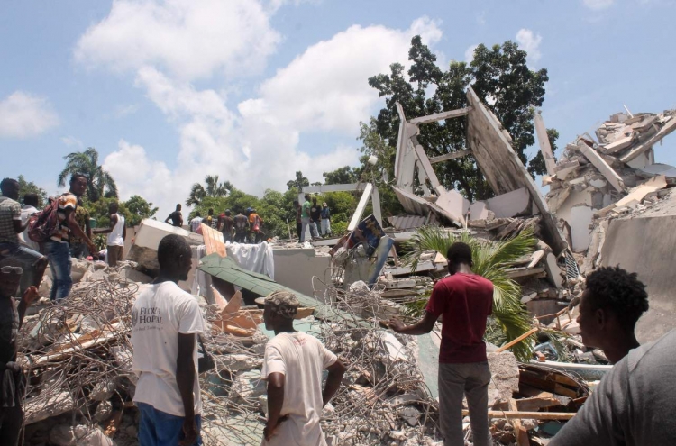 Powerful quake adds to Haiti's misery, killing at least 304
