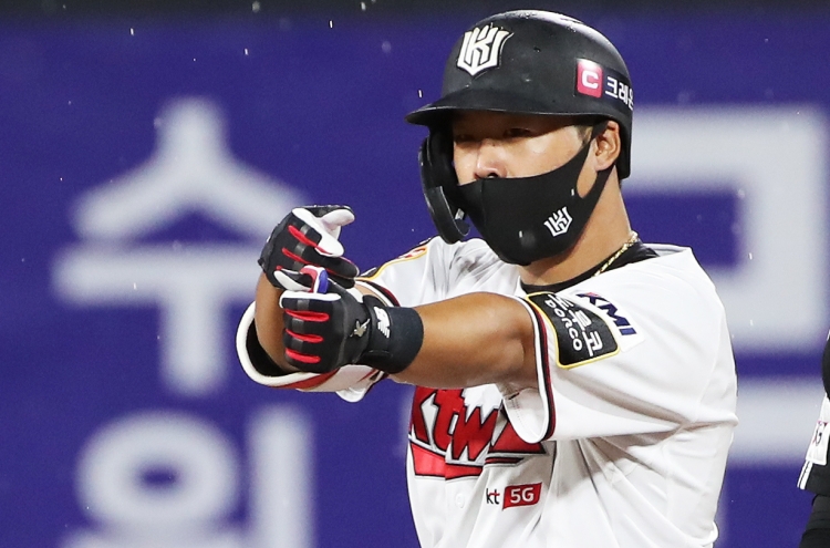 Homegrown batters dominate KBO leaderboards as foreign players struggle