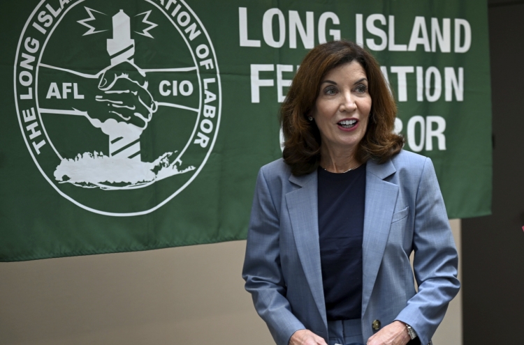 As Cuomo exits, Hochul to take office minus 'distractions'