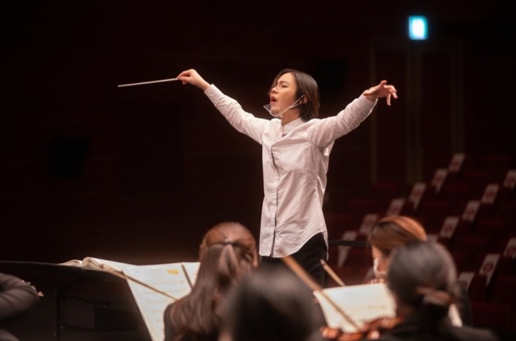 Conductor seeks new stage with video games