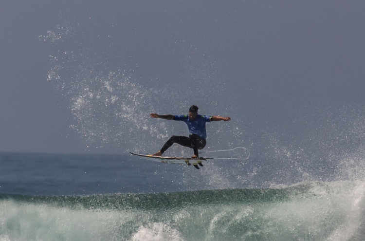 [Photo News] World surfing champions