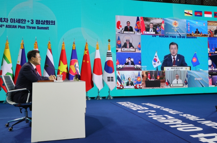 Moon stresses regional cooperation for COVID-19 recovery at ASEAN meeting