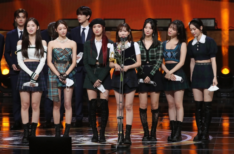 Youn Yuh-jung, Oh My Girl bag trophies at Korea Popular Culture and Arts Awards