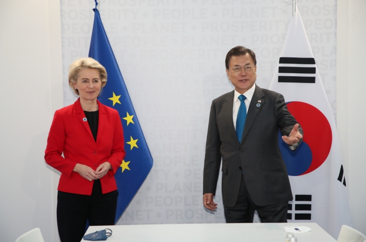 Moon, EU leader agree to bolster vaccine supplies for developing nations
