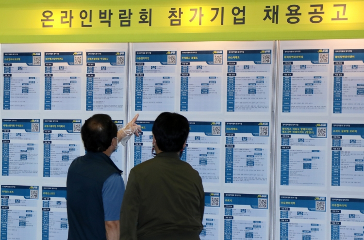 Number of Koreans outside labor force down 0.6% in 2021
