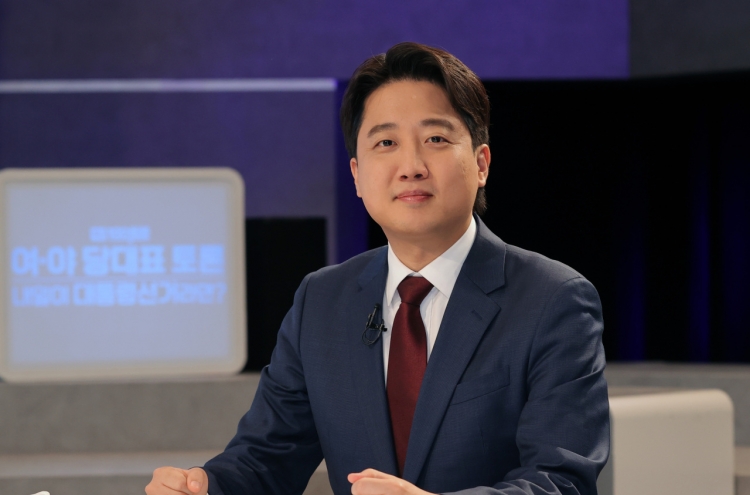 Parties contemplate Seoul by-election picks