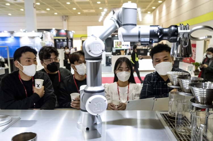 [Weekender] Who needs staff, when there are robots and tech-savvy customers?