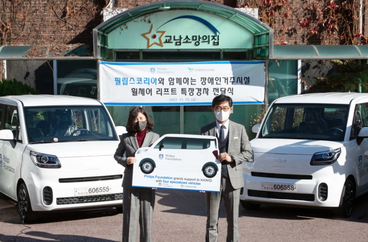 Philips Foundation donates vehicles for disabled in Korea