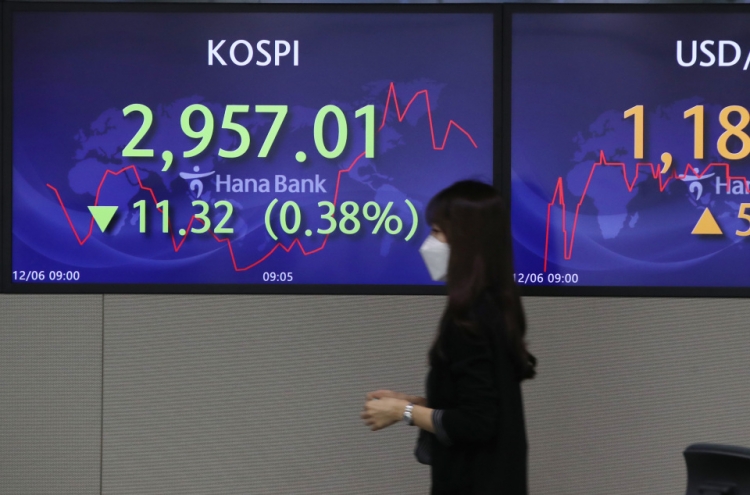 Seoul stocks open lower on omicron concerns