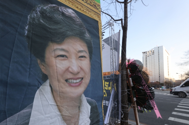 [Newsmaker] Ex-President Park to remain in hospital after midnight release