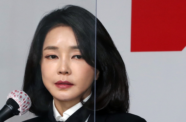 Presidential candidate Yoon’s wife's work experience at a gallery claimed as false