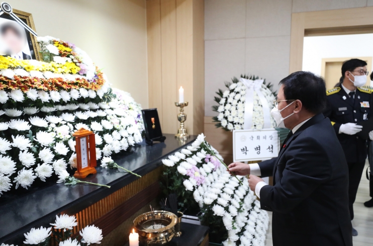 Moon extends sympathy for deaths of 3 firefighters
