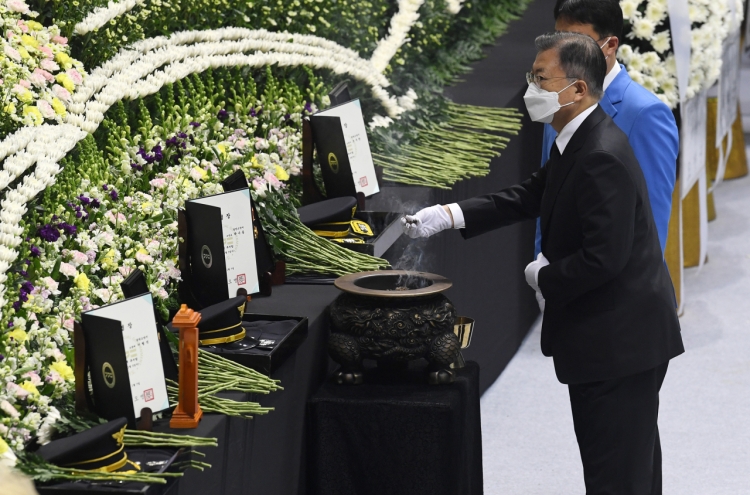 Moon attends send-off ceremony for firefighters killed in warehouse blaze