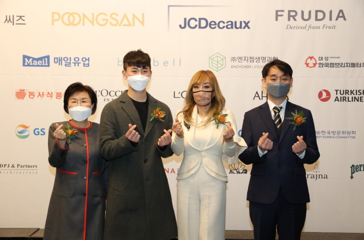 Hwang Dong-hyuk, Netflix, Sumi Jo, Kim Je-deok bag trophies at Korea Image Award