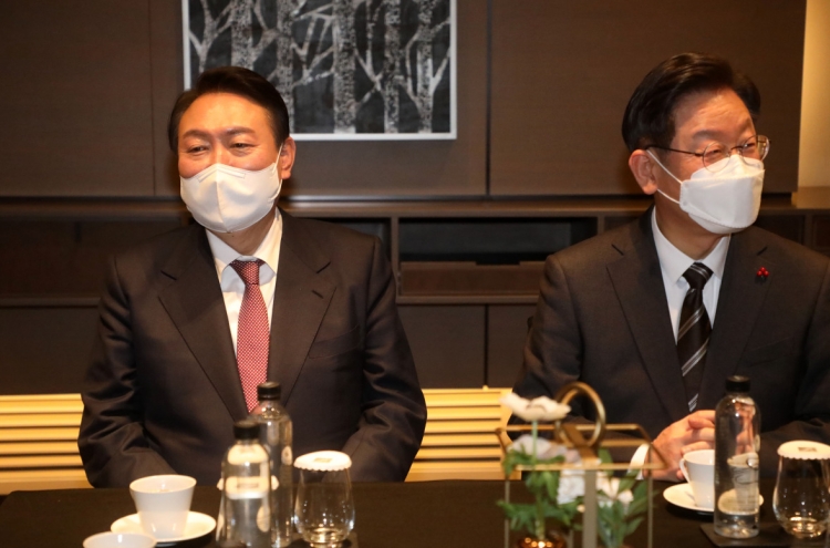 Lee, Yoon offer diverging views on dealing with N. Korea