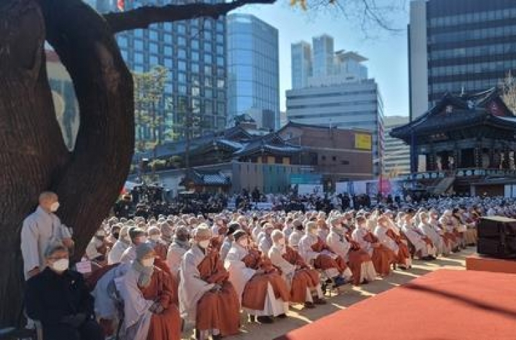 Thousands of Buddhist monks hold rally to demand apology from president for 'anti-Buddhist bias'