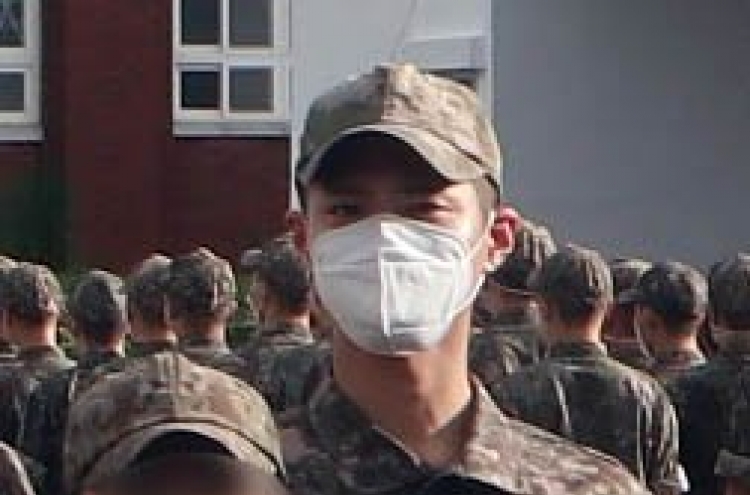 Actor Park Bo-gum passes barber license exam during military service