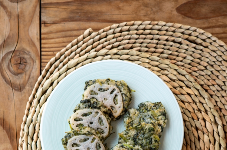 [Temple to Table] Giving warmth to the body, wormwood lotus root pancakes