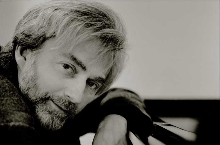 Pianist Krystian Zimerman to perform in four cities despite omicron surge