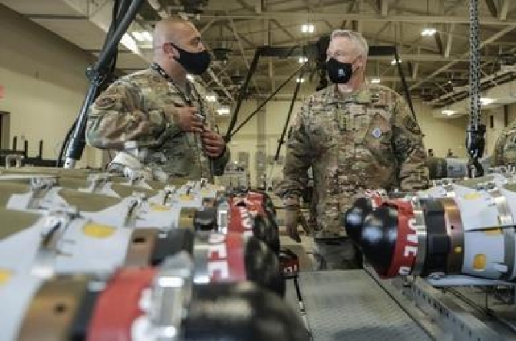 USFK chief LaCamera visits air base with precision bombs