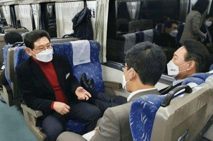 Yoon criticized for putting his feet on train seat