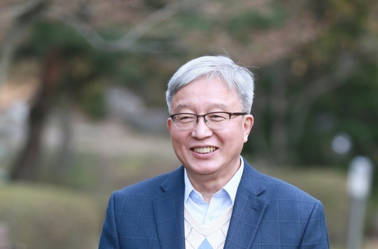 [Herald Interview] 'Lee Jae-myung's universal basic income would change society'