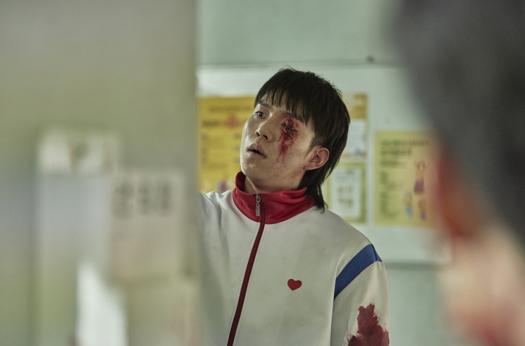 [Feature] Local audiences conflicted over sensational Netflix Korean originals