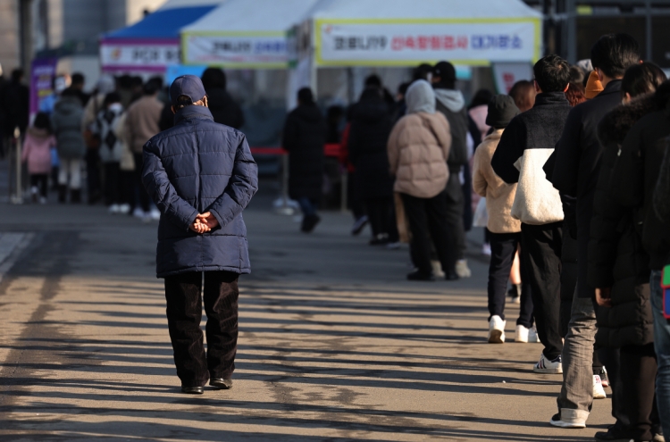 S. Korea’s daily COVID-19 infections fell below 200,000
