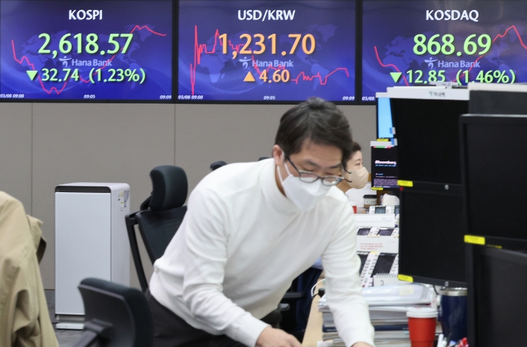 S. Korean stocks tumble, currency weakens as oil prices surge