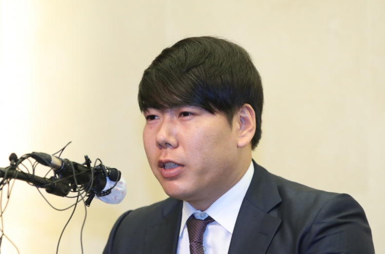 Embattled ex-MLB player Kang Jung-ho rejoins KBO club Heroes