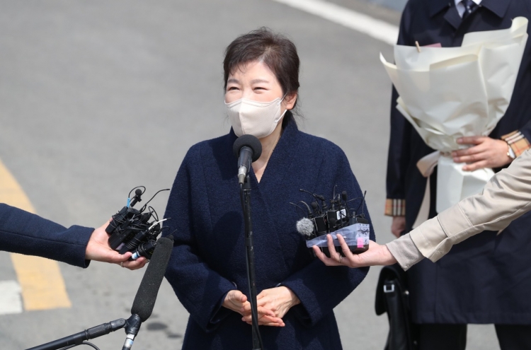 Impeached Park discharged from hospital, returns home