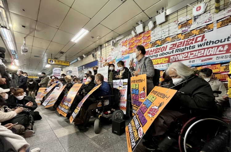 [Newsmaker] Subway protesters face online abuse