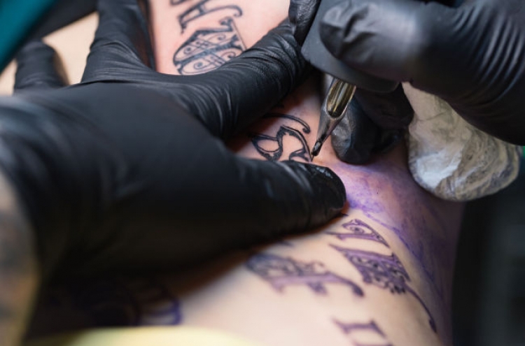 Transition team considers legalizing tattooing by nonmedical professionals